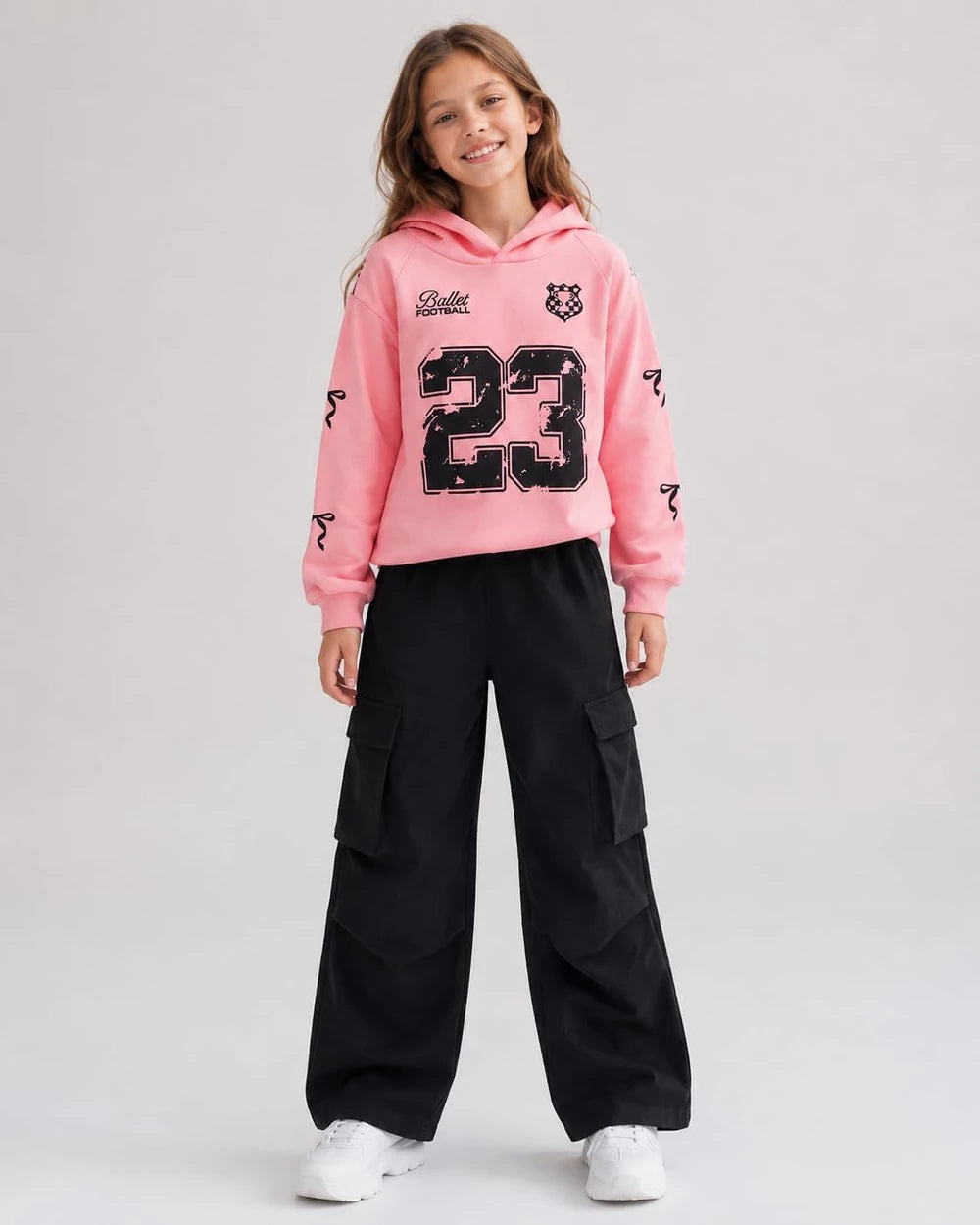 Tween Girls Sporty Hoodie And Cargo Pants Outfit