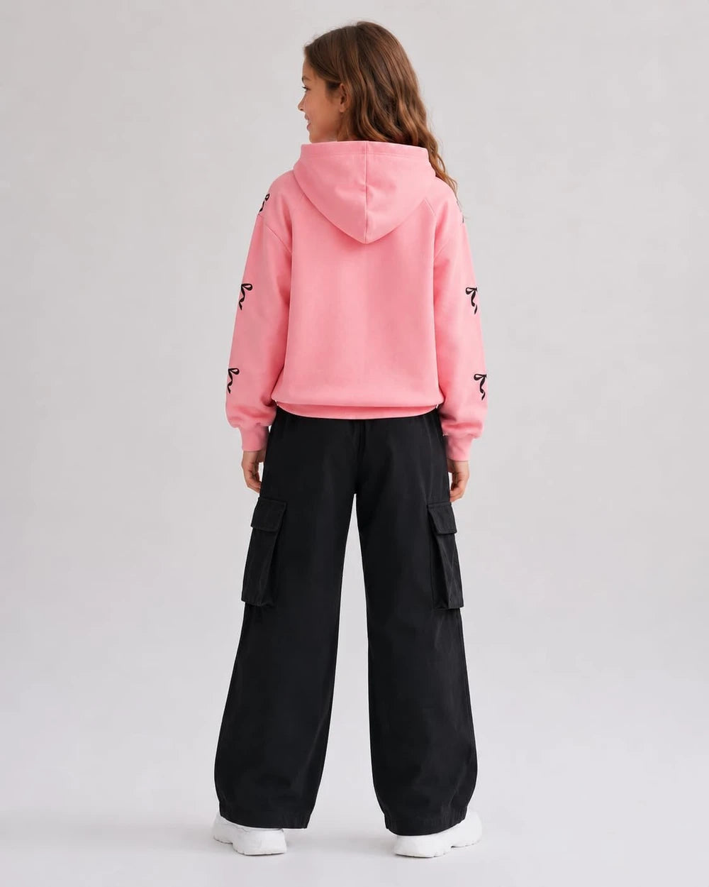 Tween Girls Sporty Hoodie And Cargo Pants Outfit