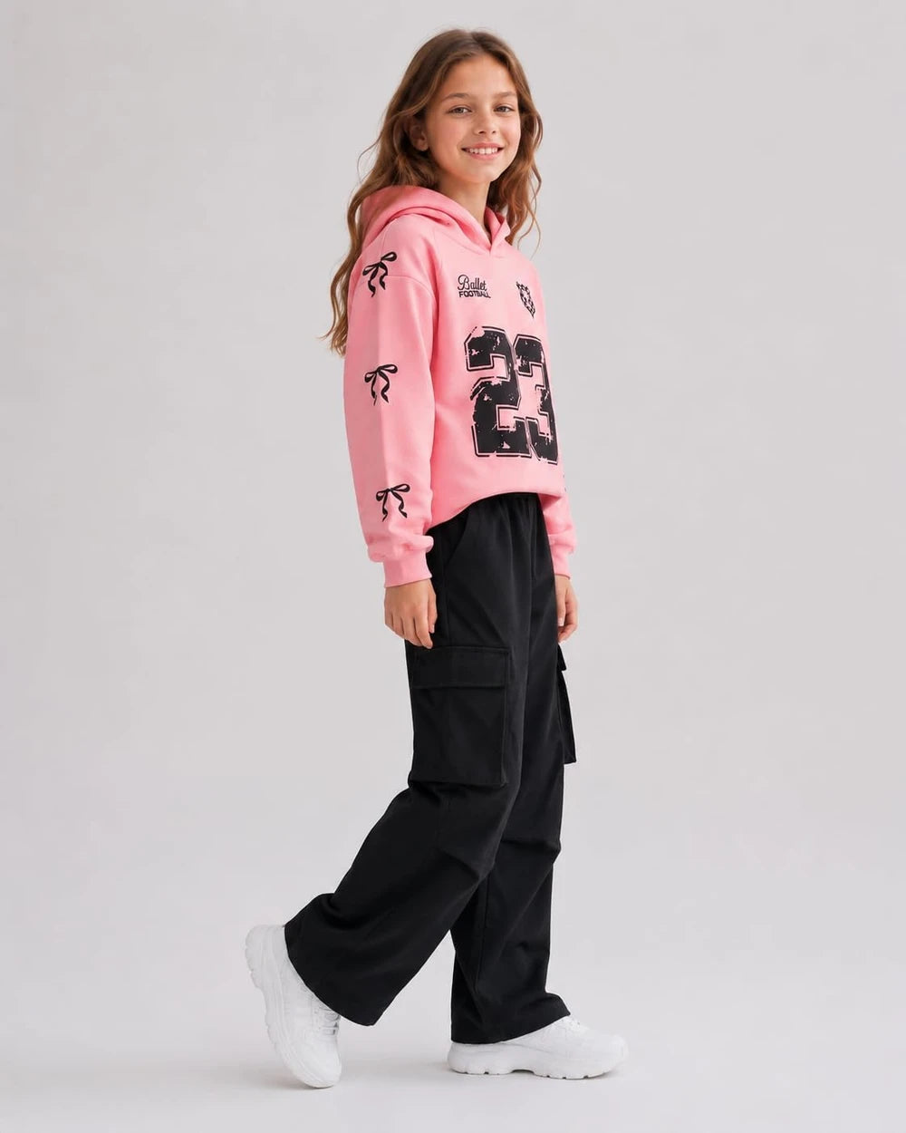 Tween Girls Sporty Hoodie And Cargo Pants Outfit